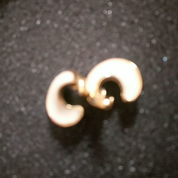 Vintage Monet earrings  - Picture 3 of 4